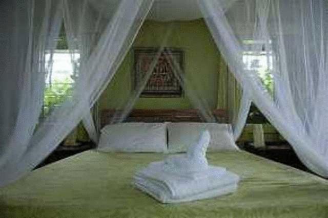 לאמבאסה Palmlea Farms Lodge & Bures - Villas חדר תמונה